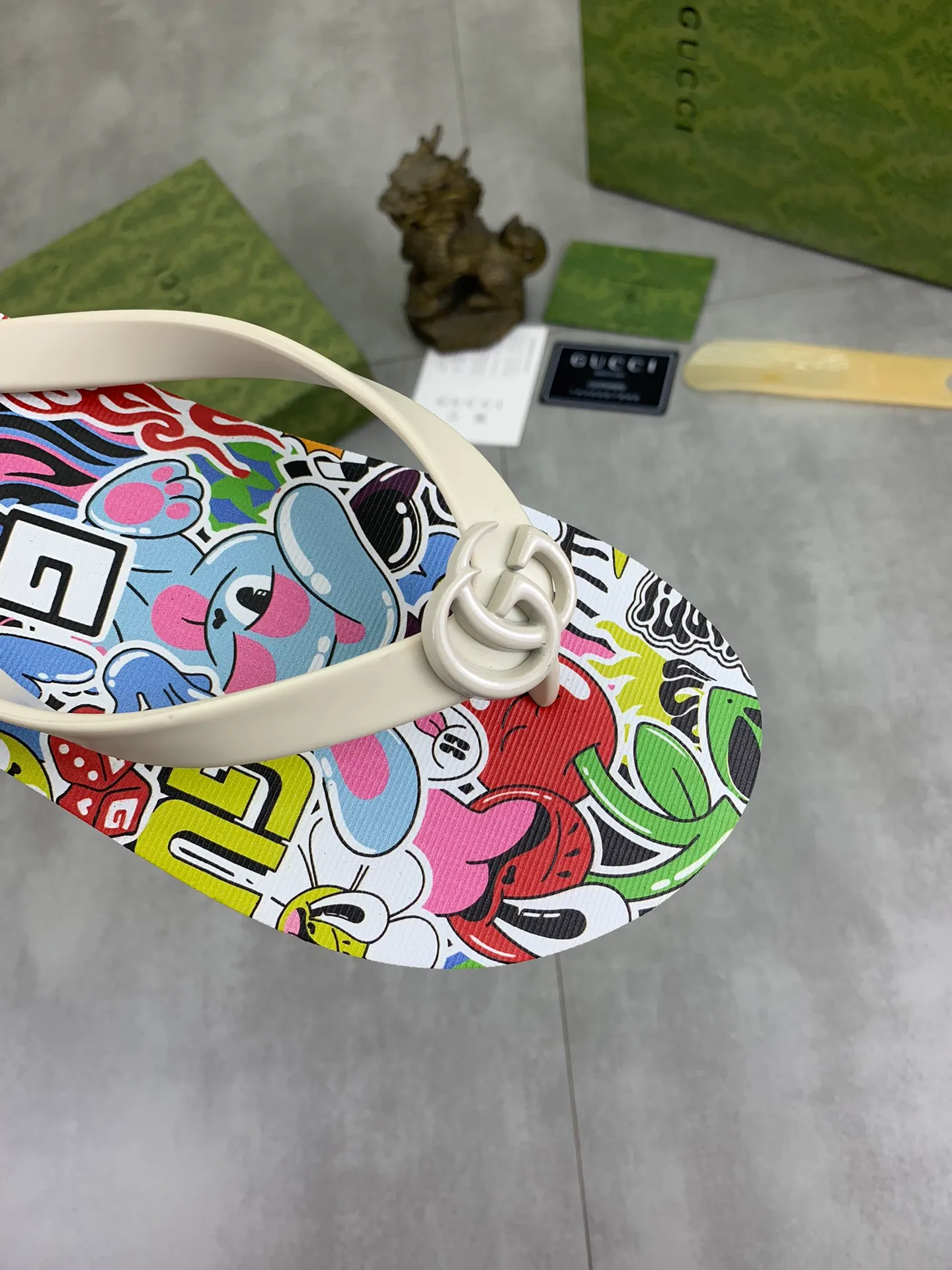 Men's men's shoes 💰P220💰【New style】🆘【GUCCI】Official website's popular Gucci adult couple 🧑‍🤝‍🧑 style, children's flip-flops are on sale at the counter simultaneously! Original fabric imported from Italy. Original bottom provided by the original factory. Size: Adult 36-45. Children’s size: 30-37. Multiple colors available.